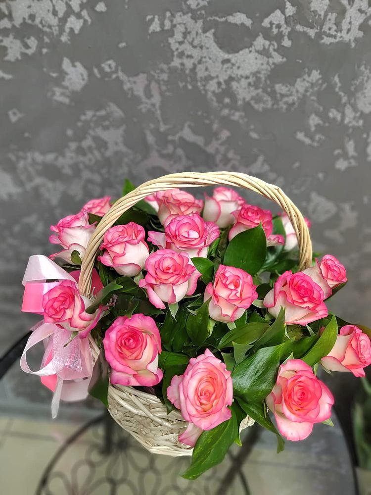 Цветочная композиция из Розы в корзине в Галюгаевской