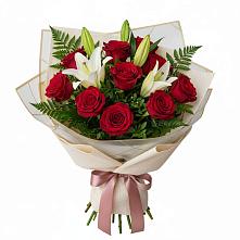 Букет цветов из:  Лилии и Розы в Галюгаевской
