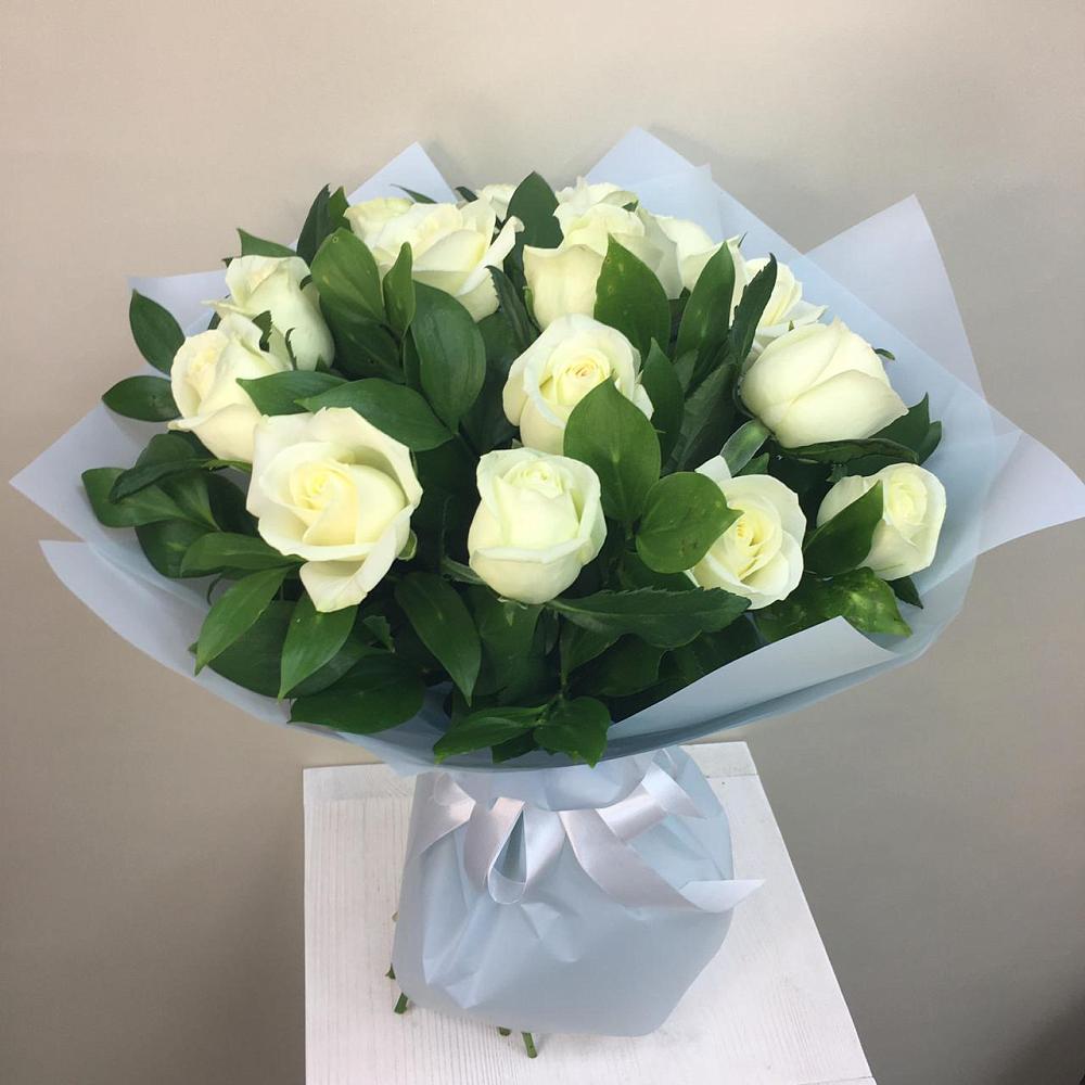 Букет 15 Белых роз Проуд в Галюгаевской