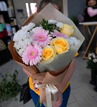Букет цветов из:  Герберы, Розы и Хризантемы в Галюгаевской