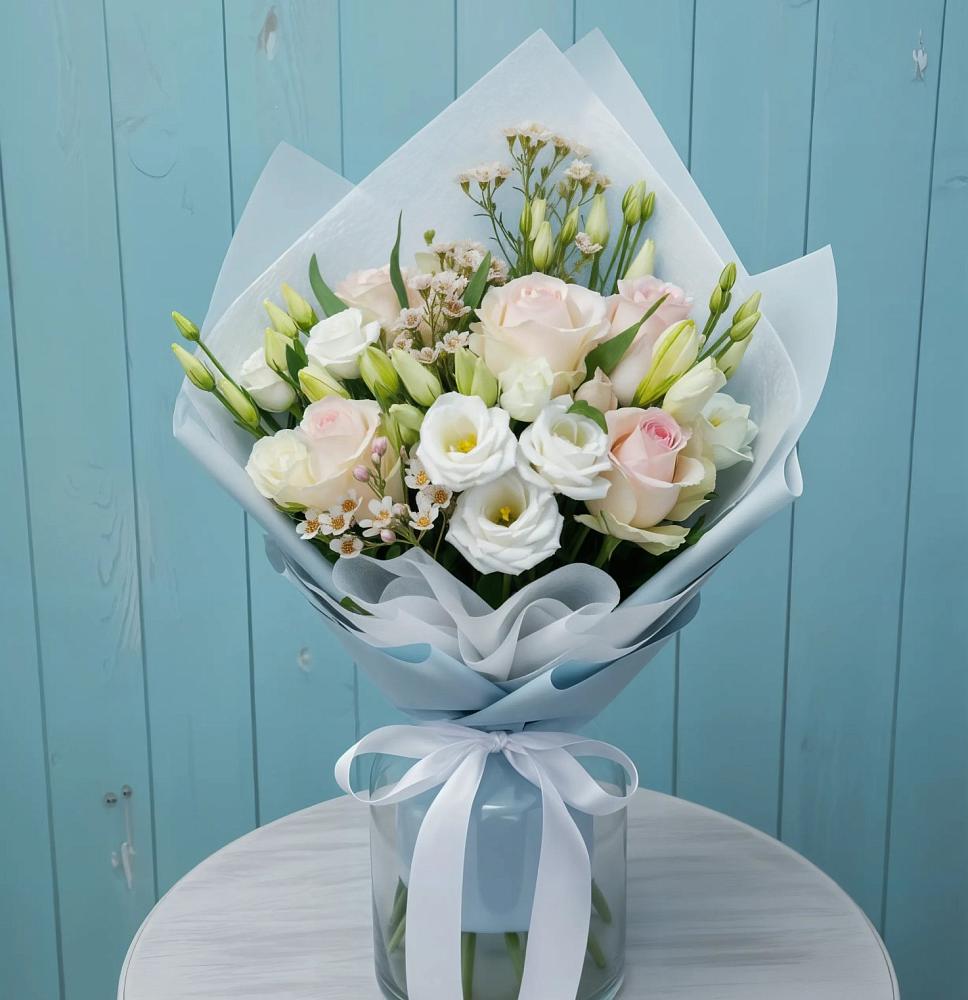 Букет цветов из: Розы и Лизиантусы в Галюгаевской