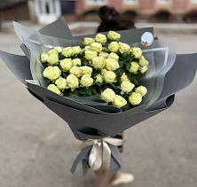 Букет Белые кустовые розы Солинеро в Галюгаевской