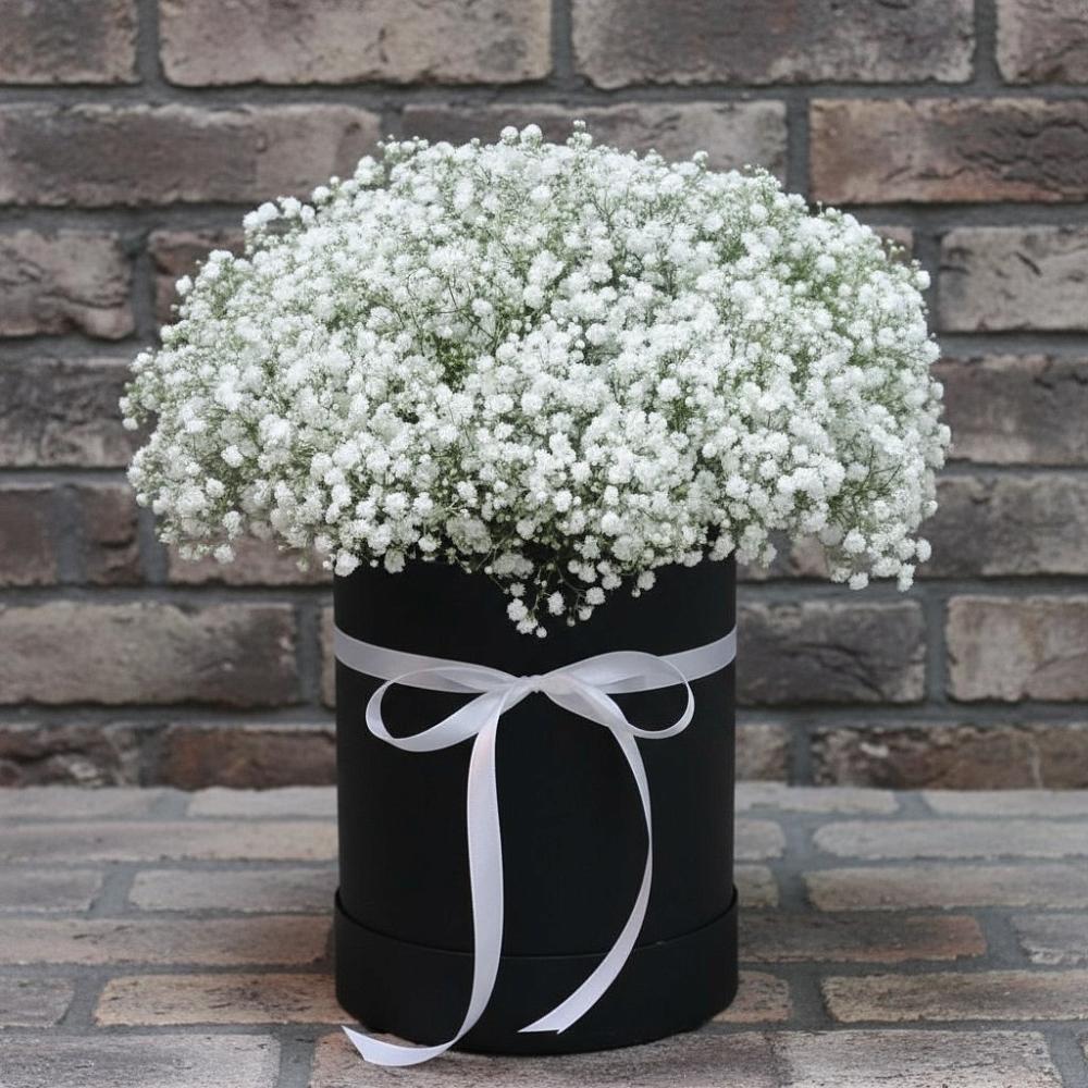 Цветочная композиция из Гипсофила в шляпной коробке в Галюгаевской