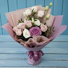 Букет цветов из:  Розы и Лизиантусы в Галюгаевской