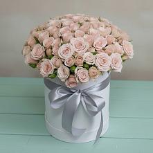 Цветочная композиция из Розы в шляпной коробке в Галюгаевской