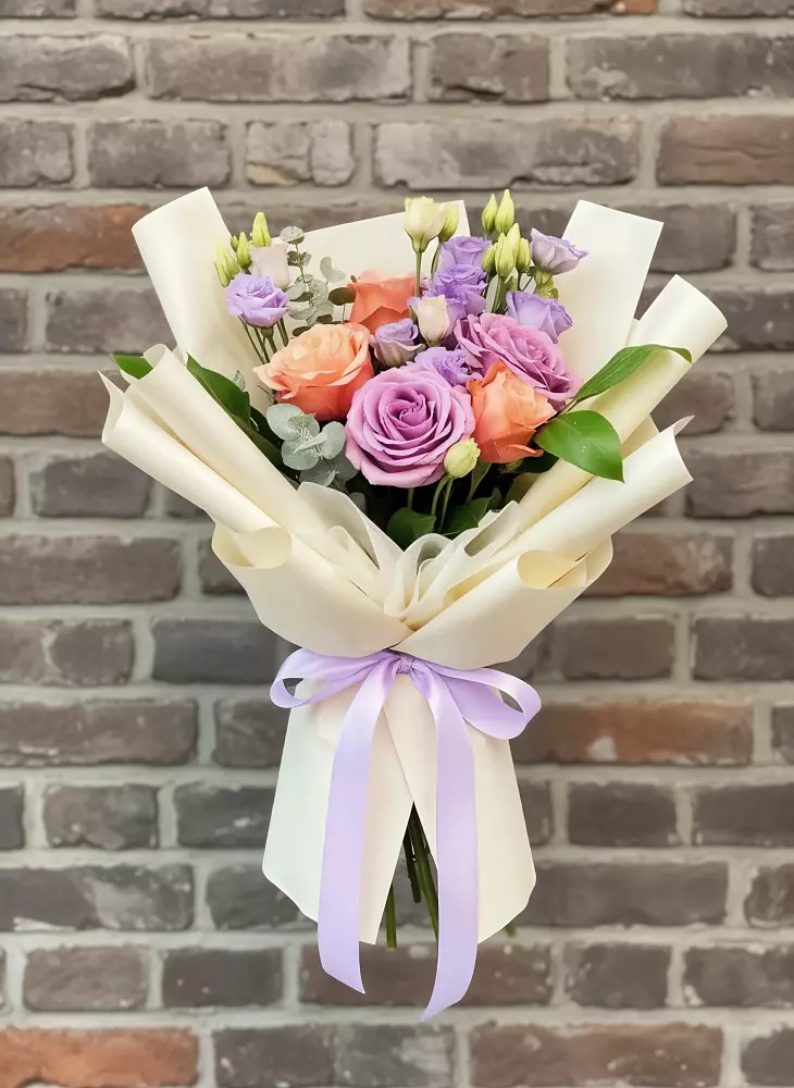 Букет цветов из: Лизиантусы и Розы в Галюгаевской