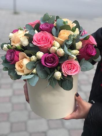 Цветочная композиция из Розы в шляпной коробке в Галюгаевской