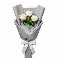 Букет 3 белые розы в Галюгаевской