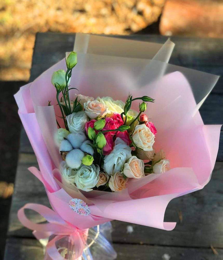 Букет цветов из: Розы и Лизиантусы в Галюгаевской