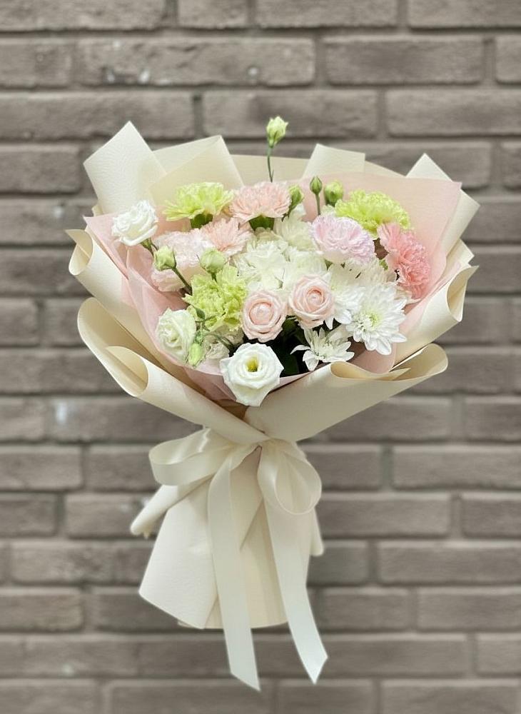 Букет цветов из: Гвоздики, Розы, Лизиантусы и Хризантемы в Галюгаевской