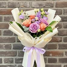 Букет цветов из:  Лизиантусы и Розы в Галюгаевской