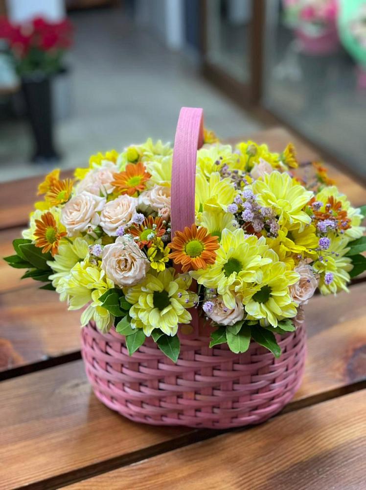 Цветочная композиция из Хризантемы и Розы в корзине в Галюгаевской