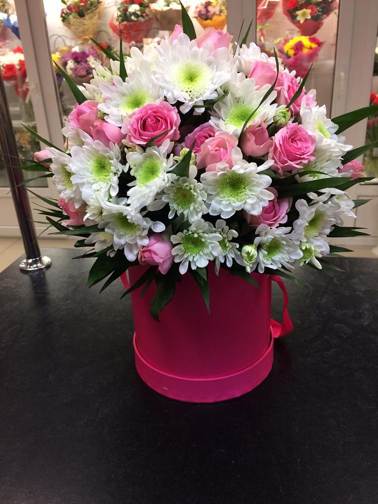 Цветочная композиция из Розы и Хризантемы в шляпной коробке в Галюгаевской