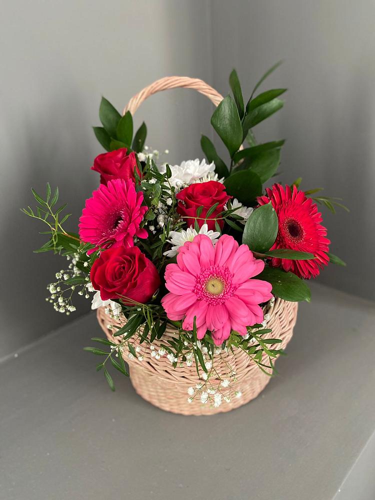 Цветочная композиция из Розы, Хризантемы и Герберы в корзине в Галюгаевской