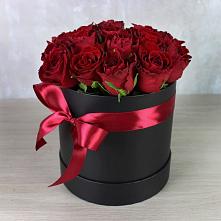Цветочная композиция из Розы в шляпной коробке в Галюгаевской
