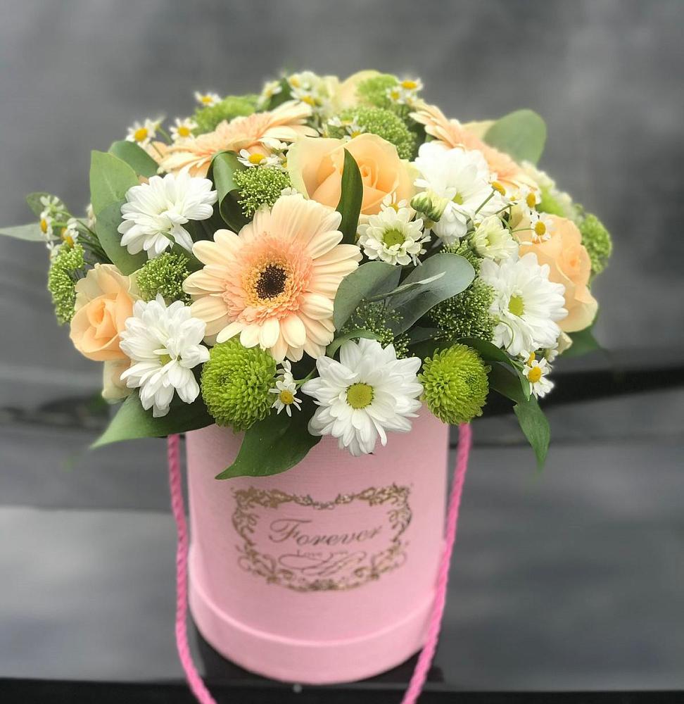 Цветочная композиция из Розы, Герберы и Хризантемы в шляпной коробке в Галюгаевской